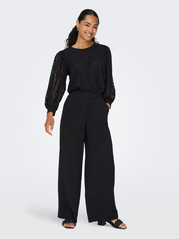 ONLY Μαύρη γυναικεία μπλούζα με δαντέλα ONLY Yrsa