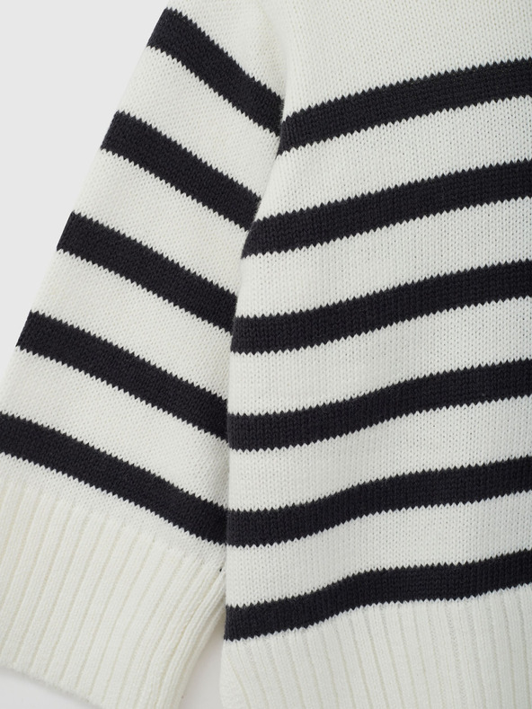 GAP Παιδικό ριγέ πουλόβερ GAP