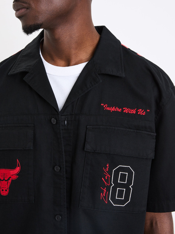 Celio Μαύρο ανδρικό πουκάμισο Celio NBA Chicago Bulls