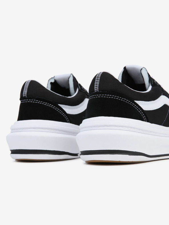 Vans Μαύρα αθλητικά παπούτσια με σουέτ λεπτομέρειες VANS
