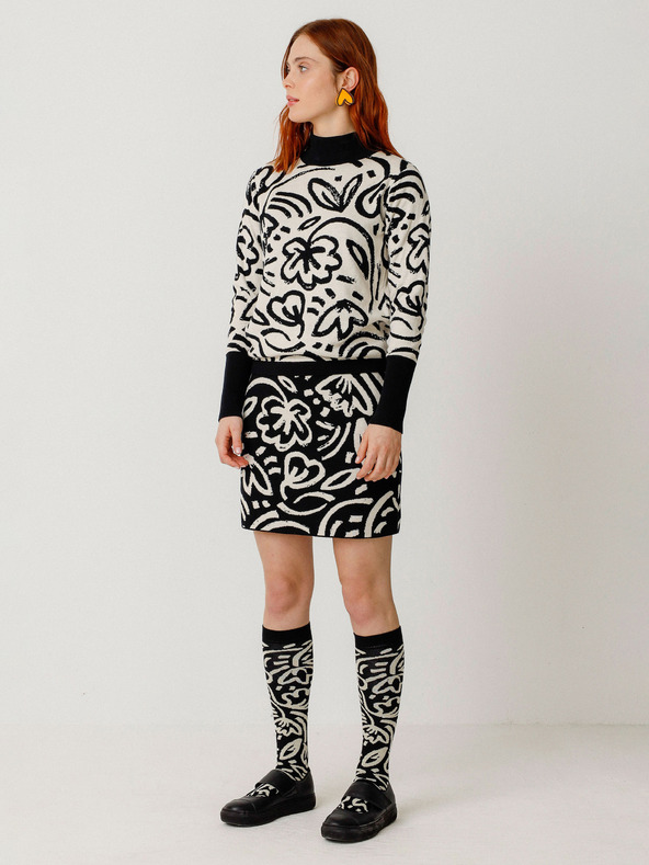 SKFK SKFK Suéter Dunixe Γυναικείο πουλόβερ με λουλούδια σε μαύρο και κρεμ χρώμα