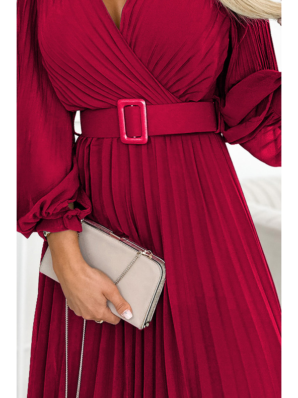numoco 414-9 KLARA Πτυχωτό φόρεμα με ζώνη και λαιμόκοψη - Χρώμα μπορντό